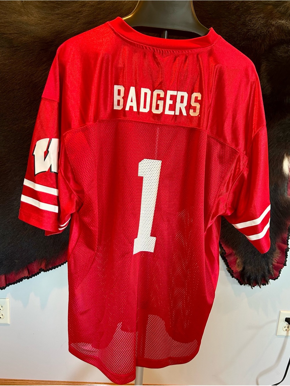 Wisconsin Badgers #1 NCAA Football Jersey with White Number Sz XL